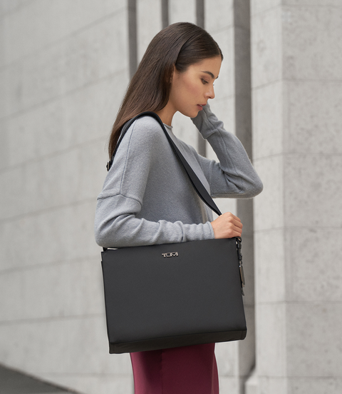 VOYAGEUR Nash Crossbody  lifestyle | TUMI