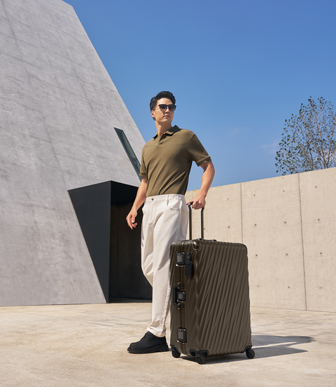 19 DEGREE ALUMINUM Extended Trip Packing Case  lifestyle | TUMI