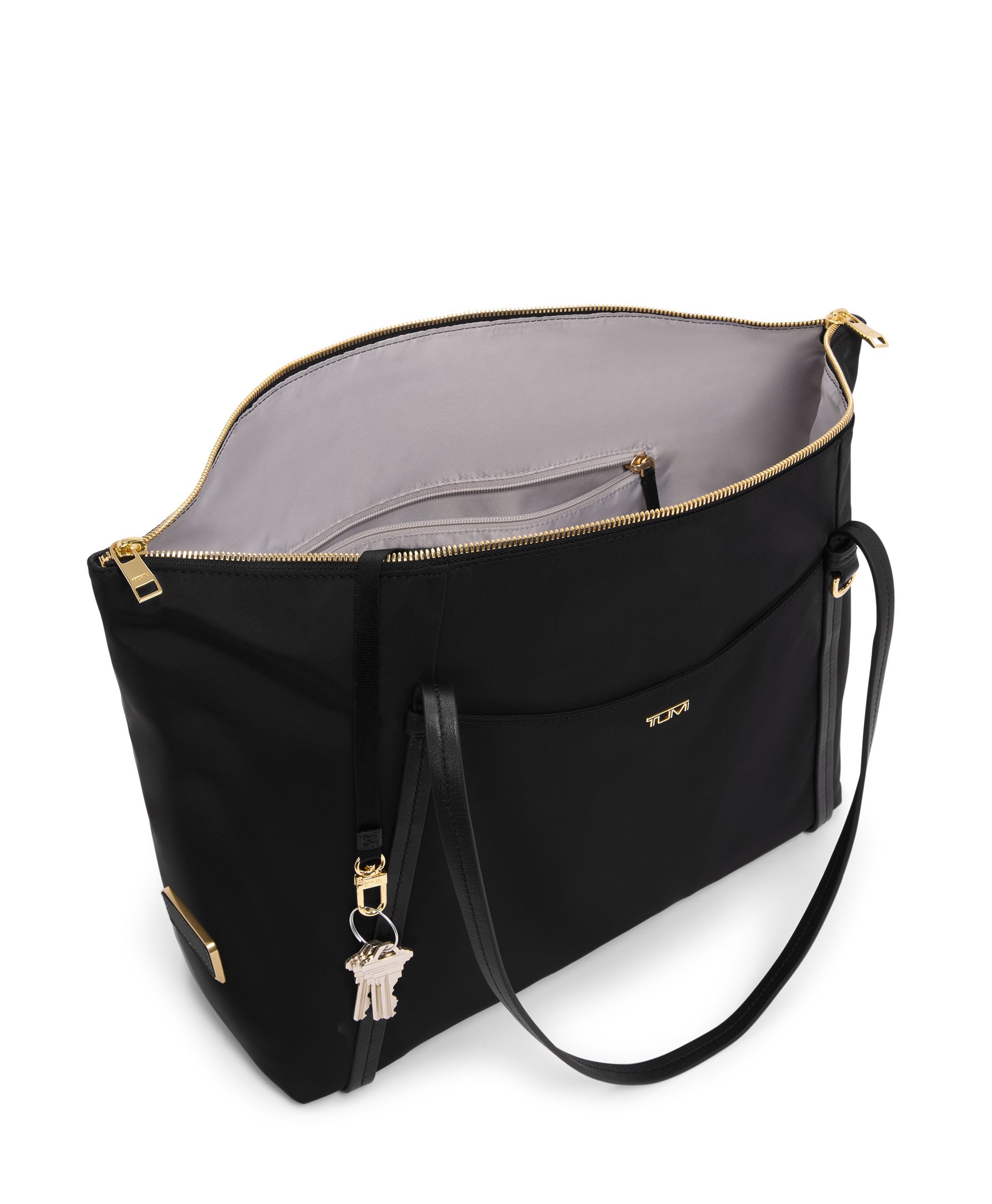 チページ　qm Q Tote in Black/Gold | Voyageur | TUMI Singapore