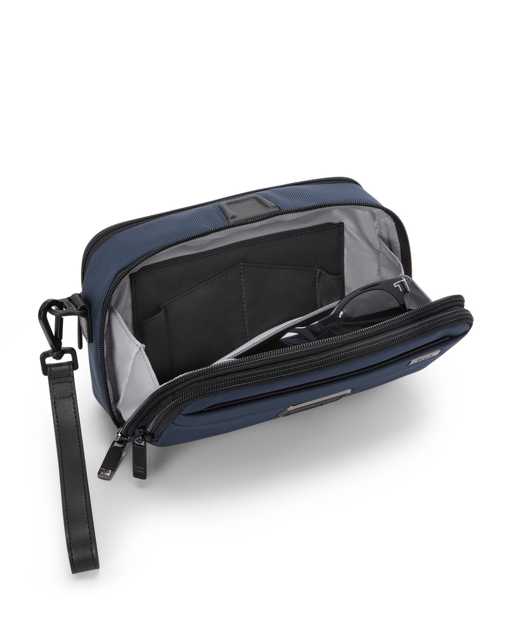 チページ　qm Clutch in Navy | Tumi Alpha | TUMI Singapore