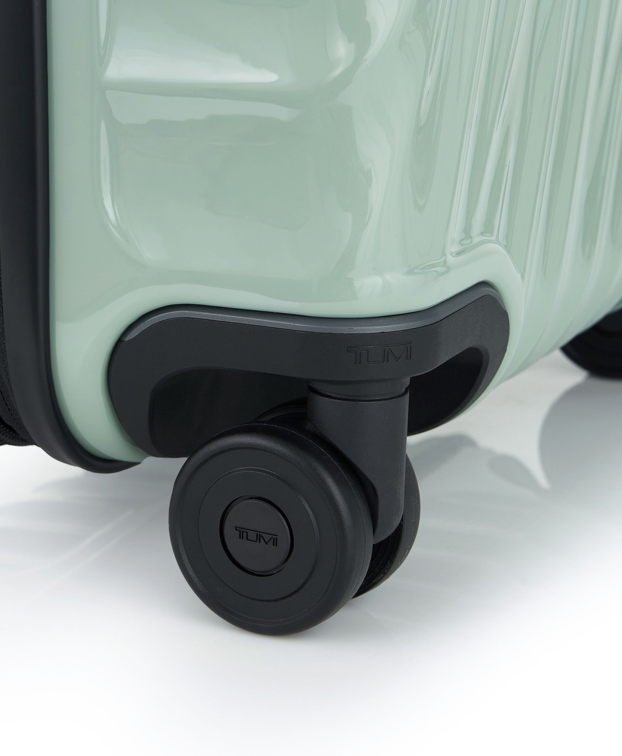 Tumi 25 deals inch luggage