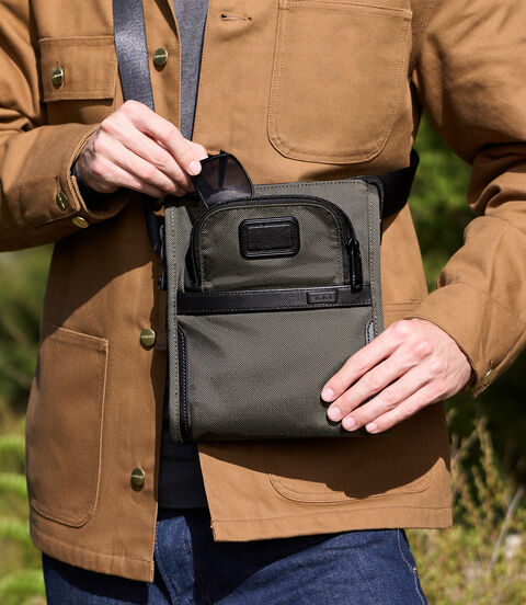TUMI ALPHA Pocket Bag Small  lifestyle | TUMI