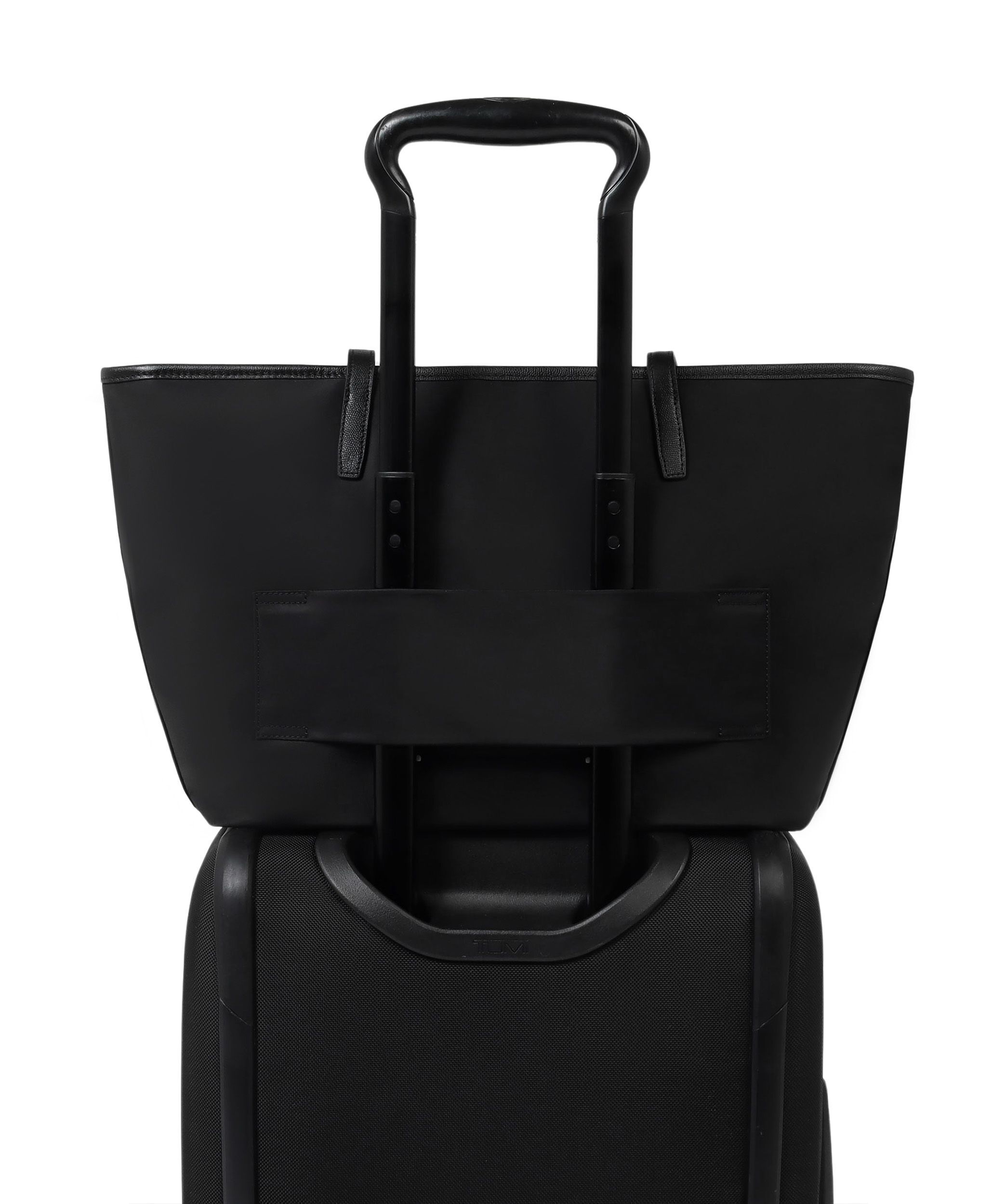 Small Everyday Tote in Black/Gunmetal | Voyageur | TUMI Singapore