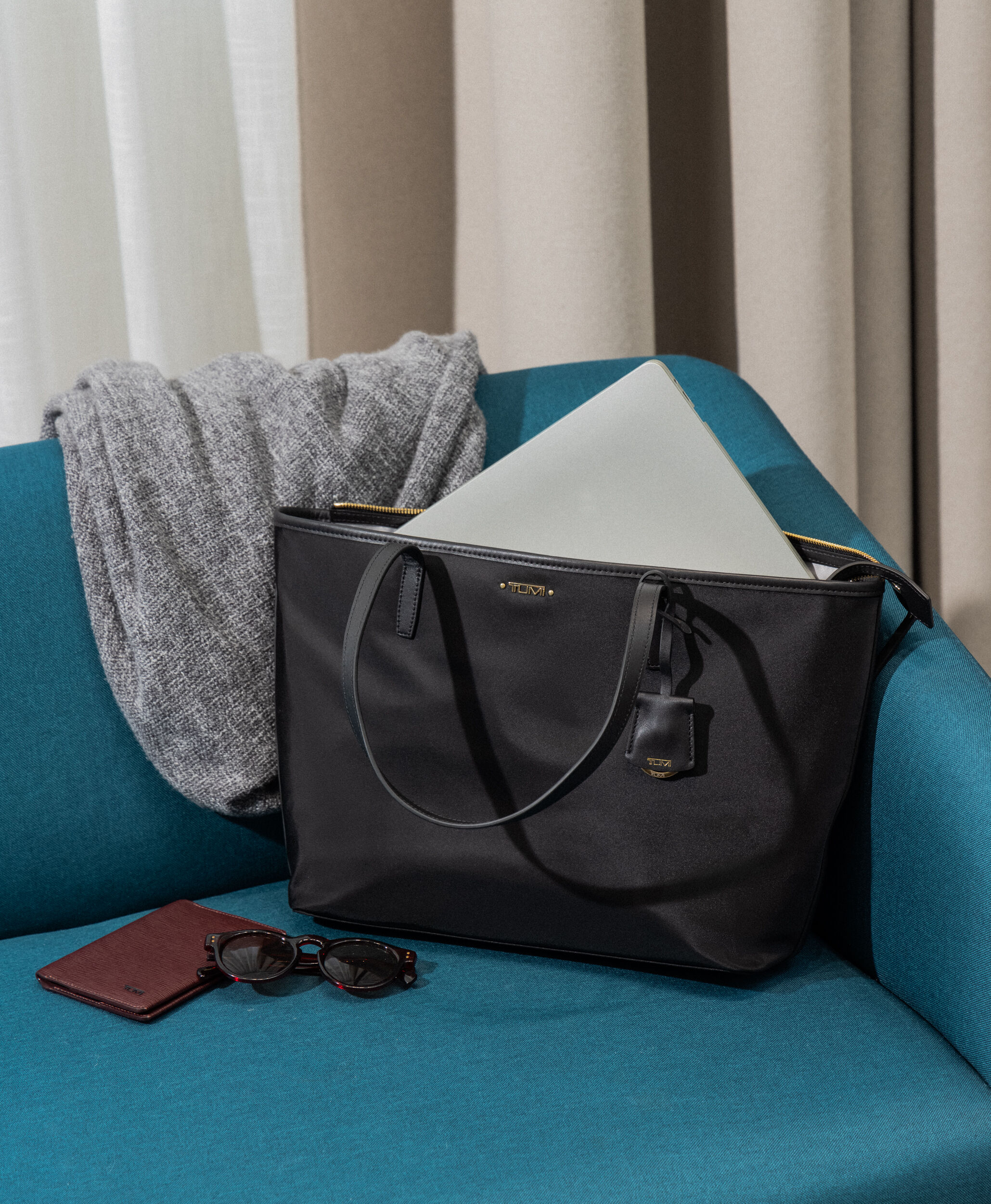 Tumi small tote clearance