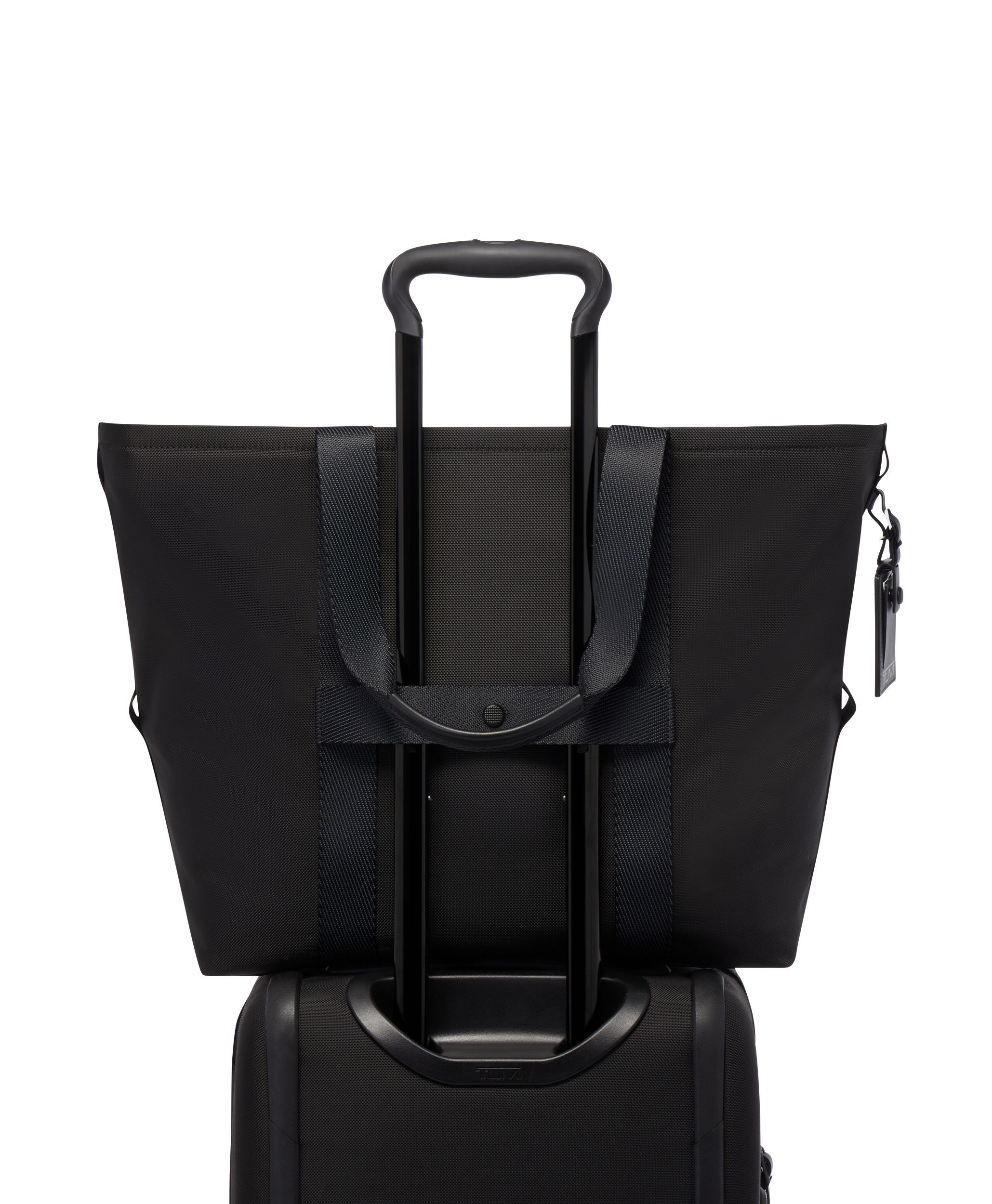 【激安アウトレット!】 Black in Tote West East Medium Essential | TUMI | Sport Tumi バッグ