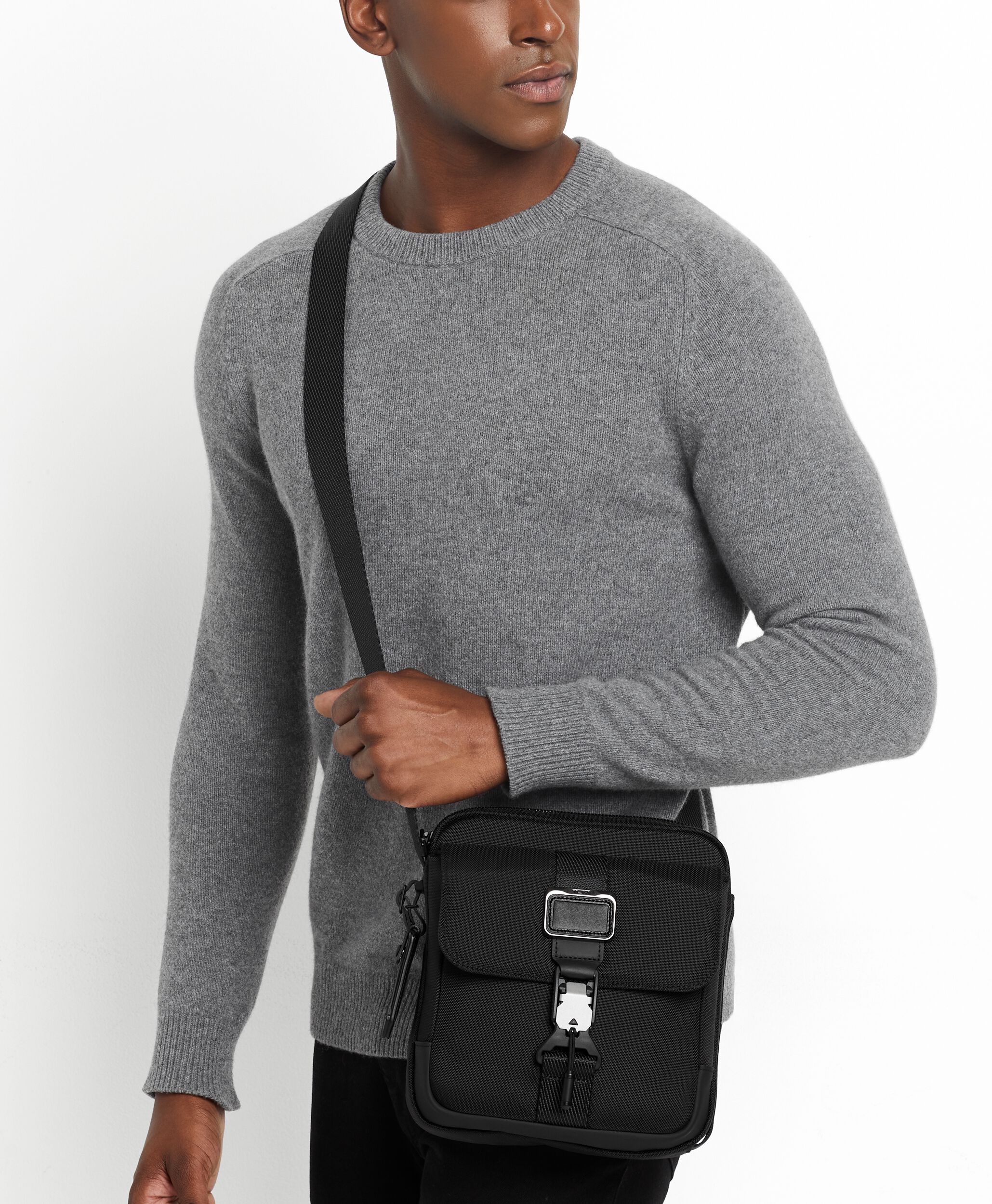 Tumi crossbody 2025 wallet