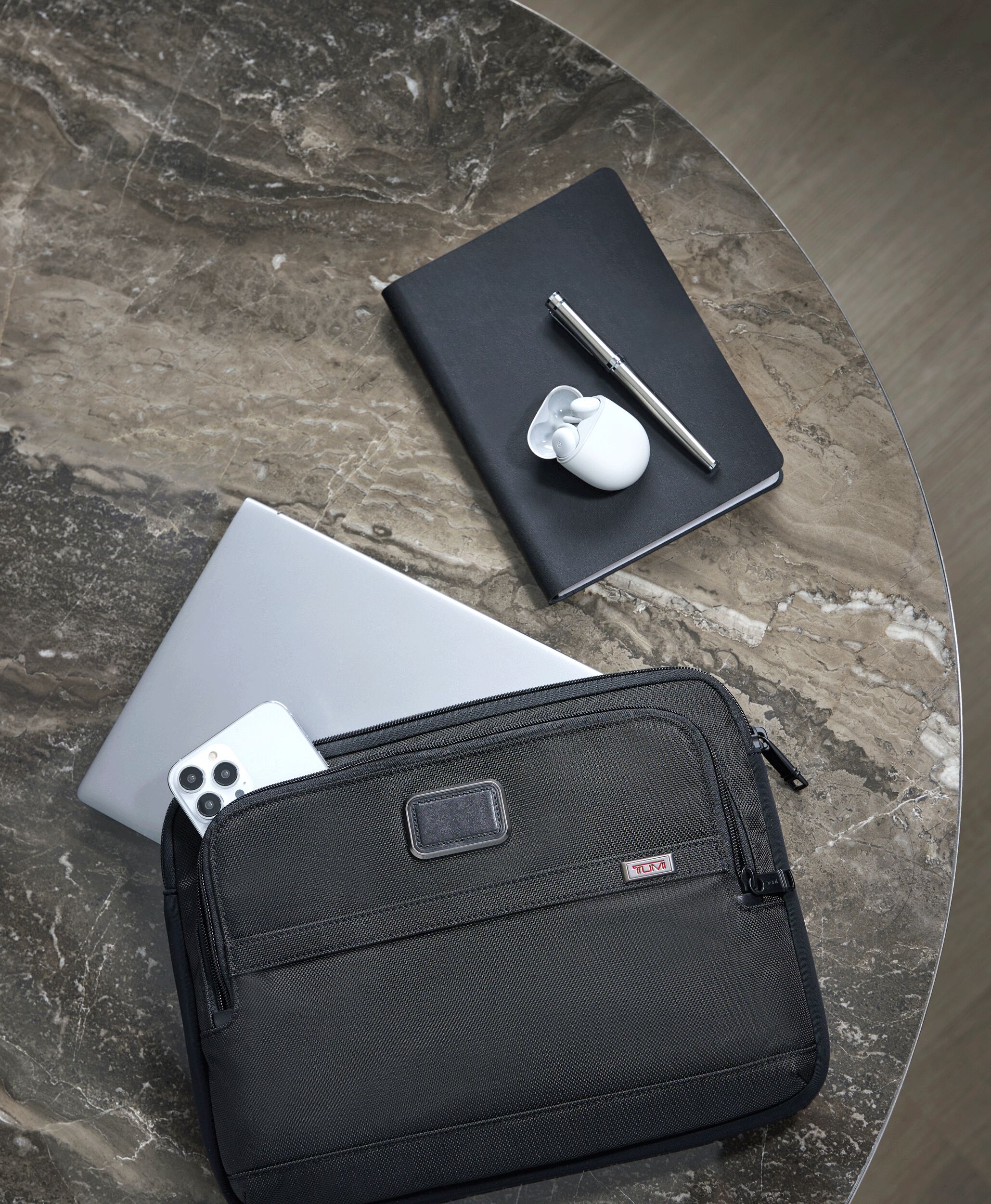 Tumi macbook hot sale air case