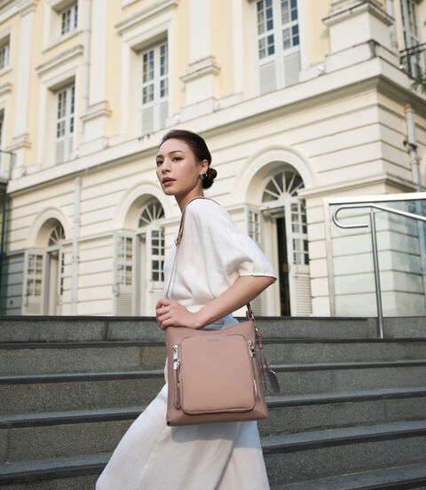 VOYAGEUR Tyler Crossbody  lifestyle | TUMI