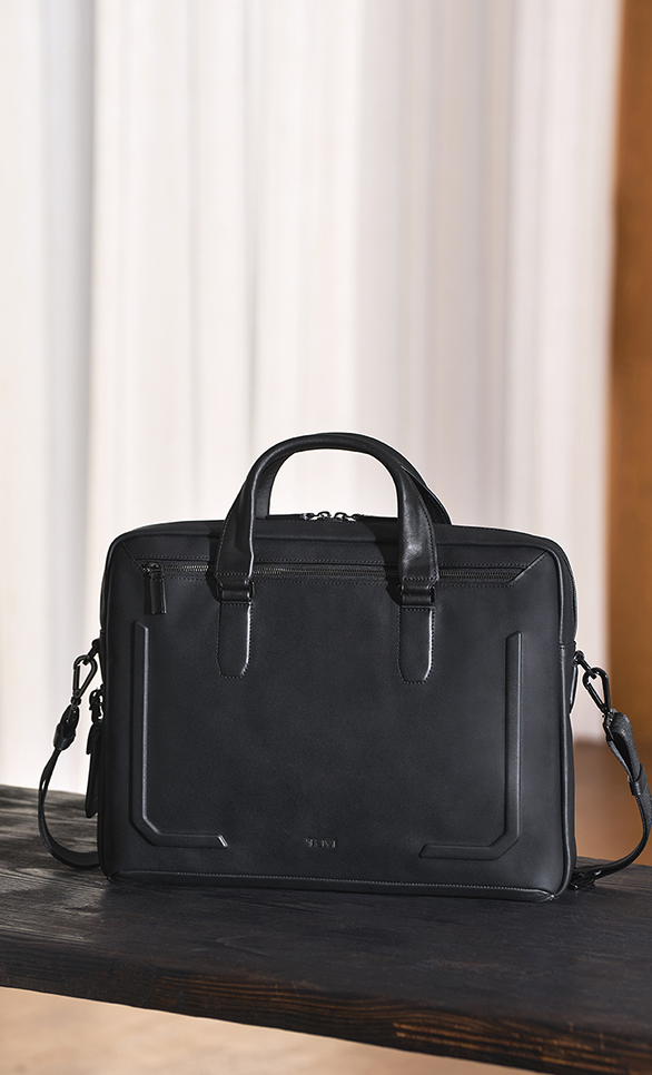 SS25_154136A608_Seasonal_Harrison_AvondaleTopZipBrief_BlackBombe